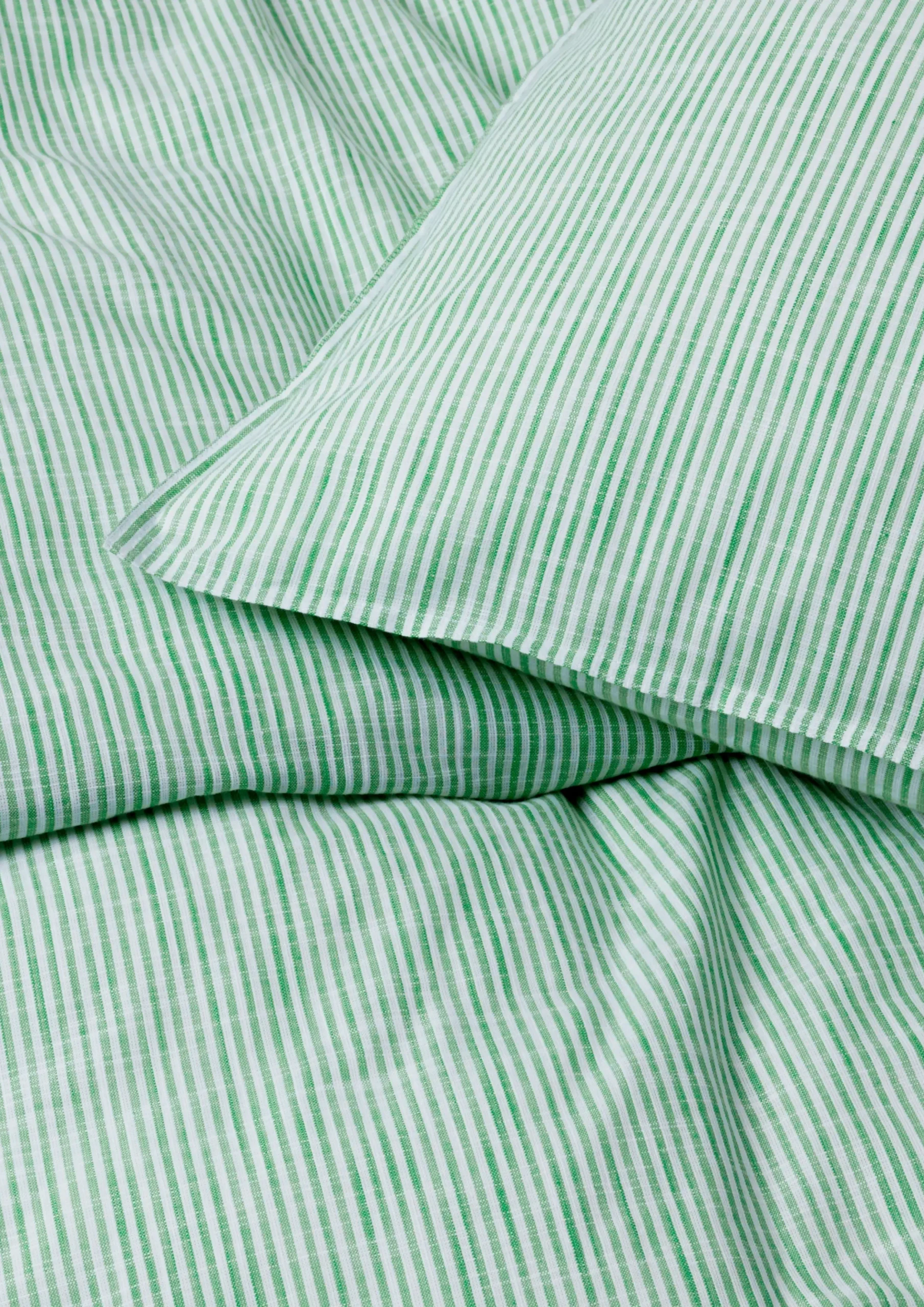 JUNA Monochrome Lines Sengetøj 200x220cm grøn/hvid | Køb her