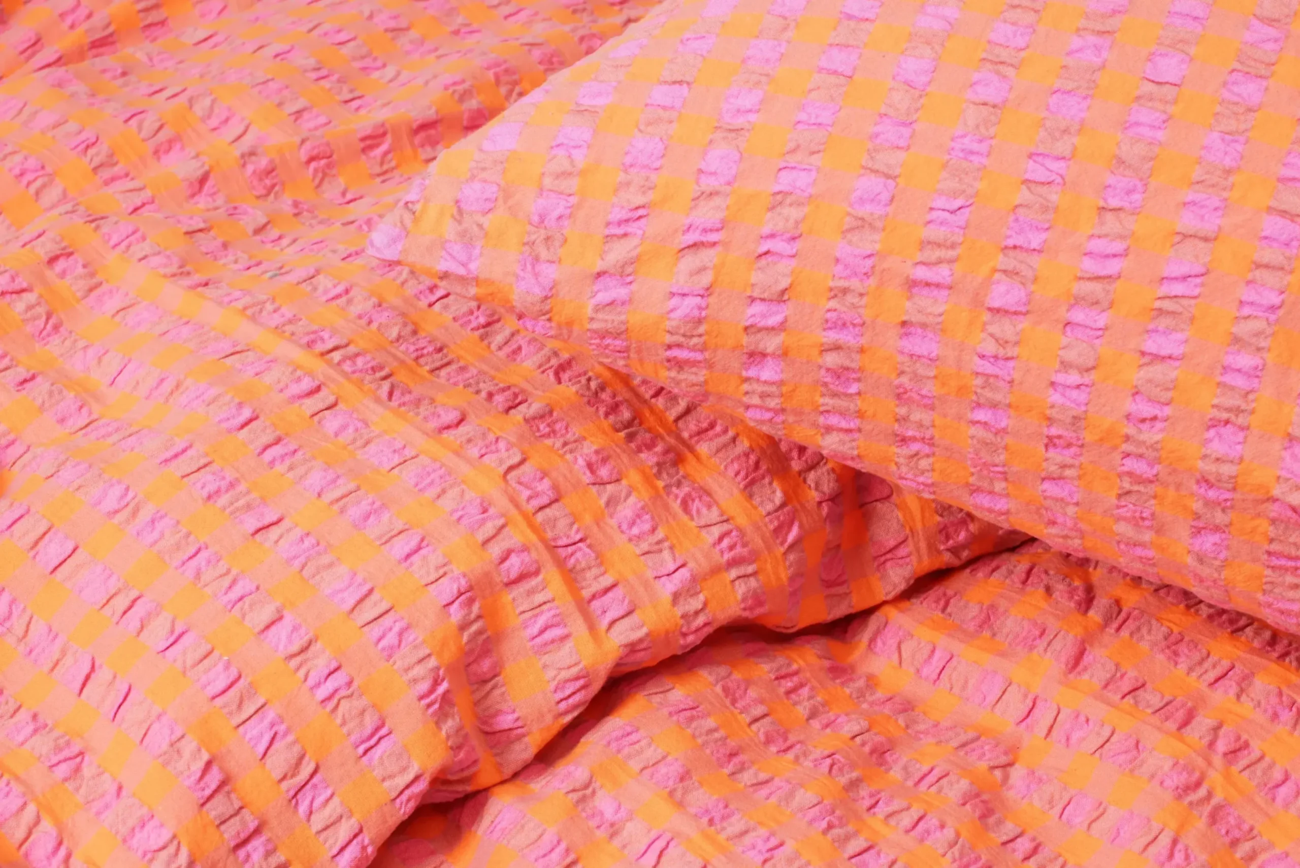 JUNA Sengetøj 200x220 cm i rosa fra serien Bæk&Bølge