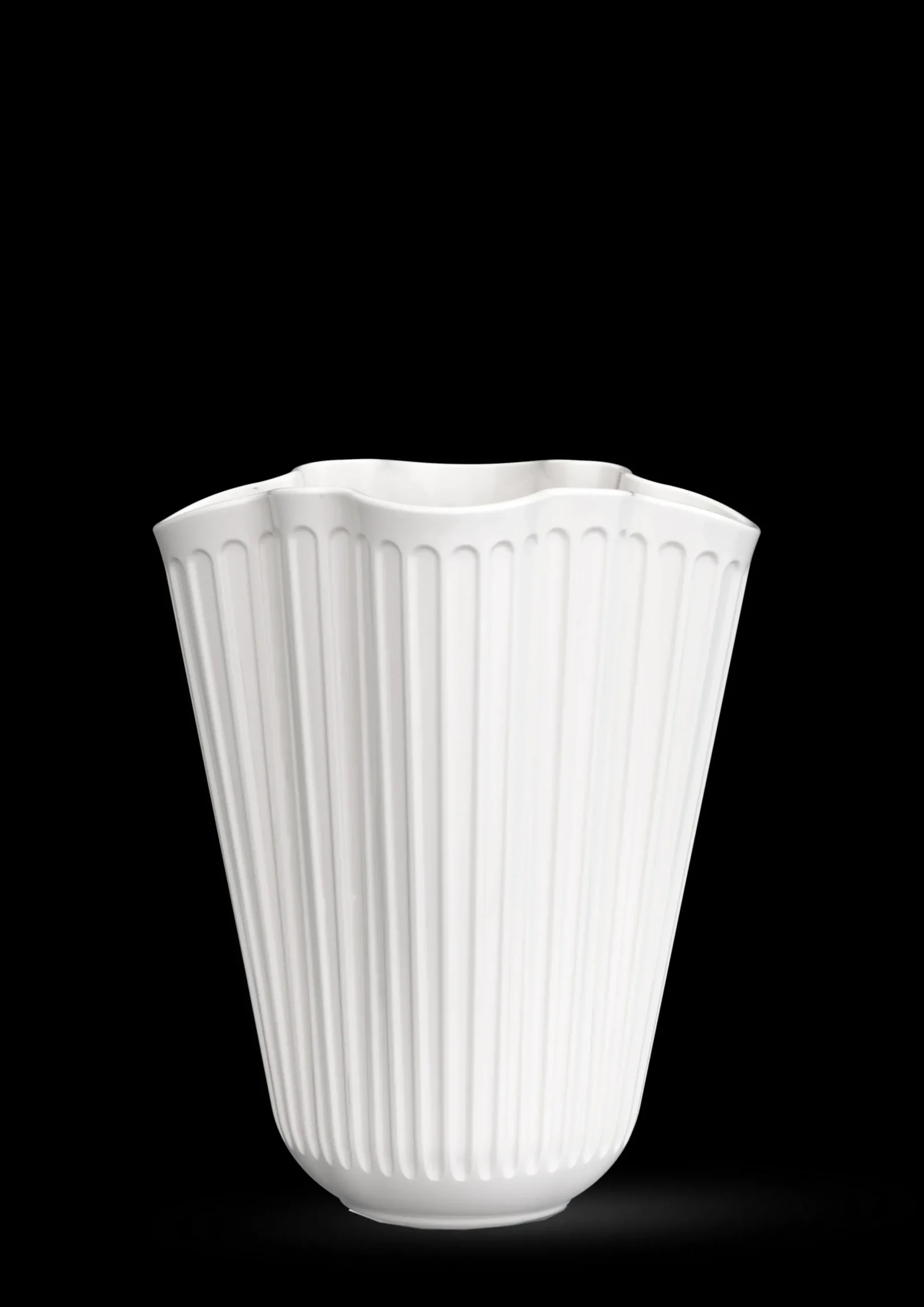 Kähler Unfold Vase H20.5 cm i hvid fra serien Hammershøi