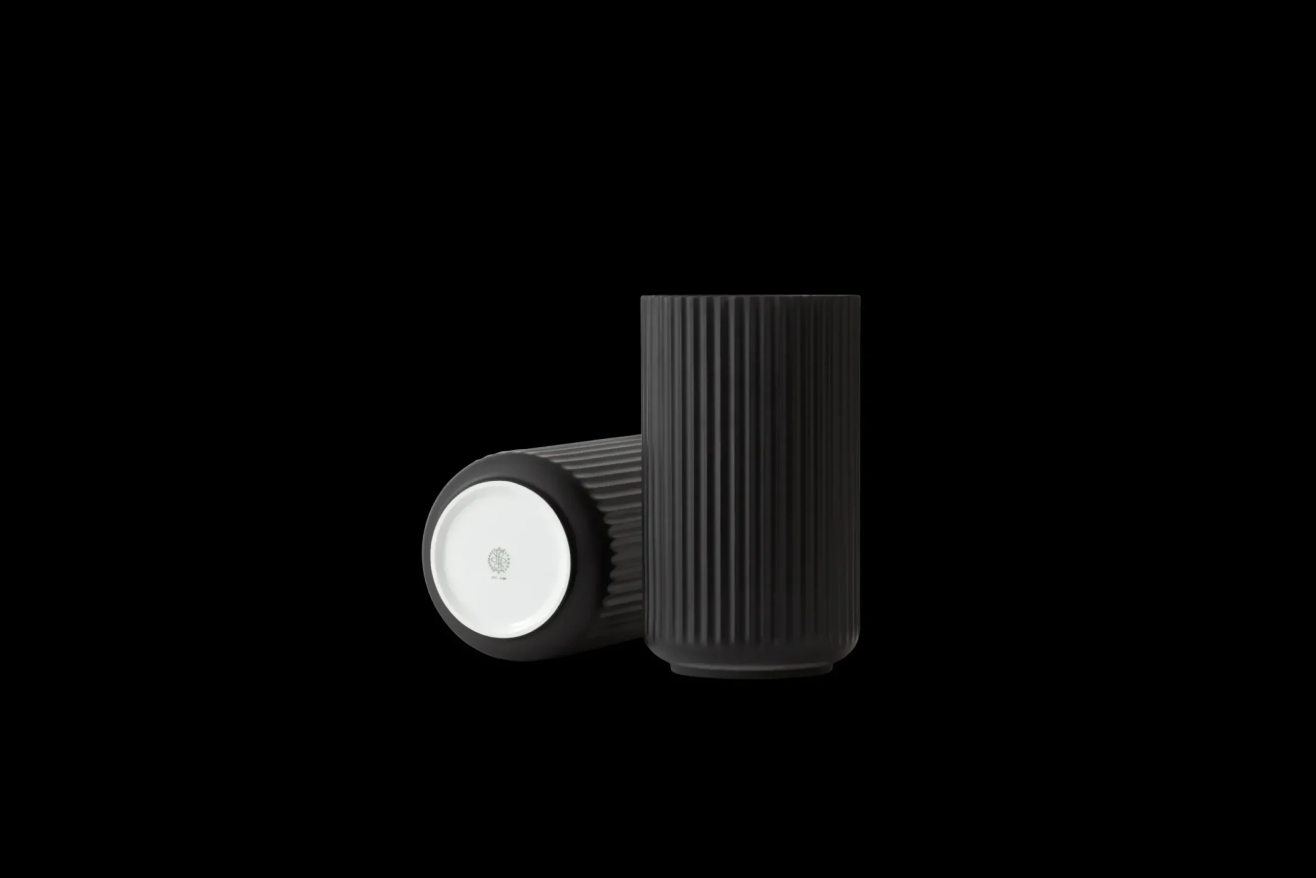 Lyngby Porcelæn Lyngby Vase H31 sort porcelæn | Køb her